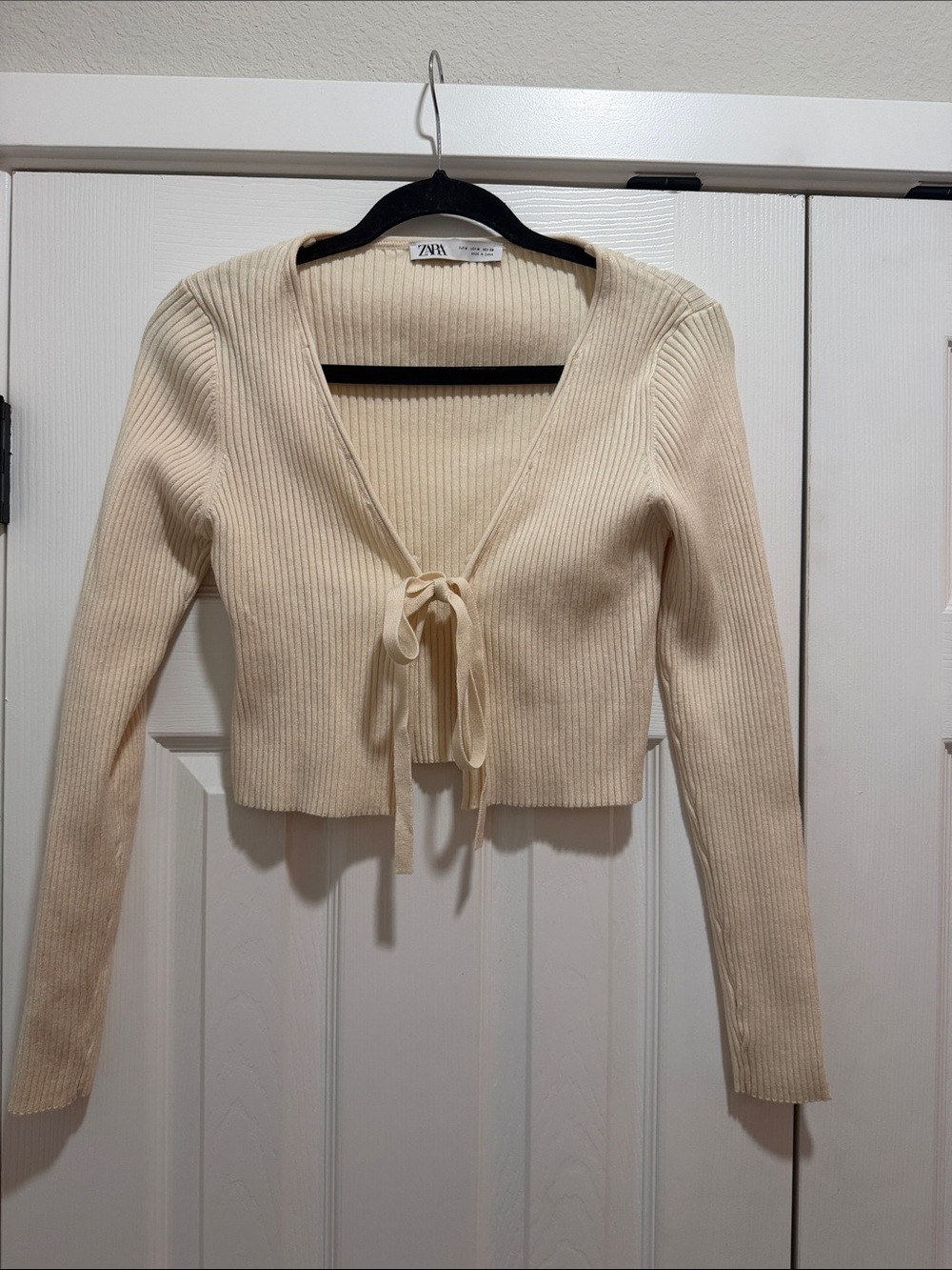 ZARA Cream Ribbed V-Neck Tie-Front Sweater Size Medium